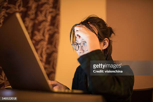 woman using a laptop - smart glasses stockfoto's en -beelden