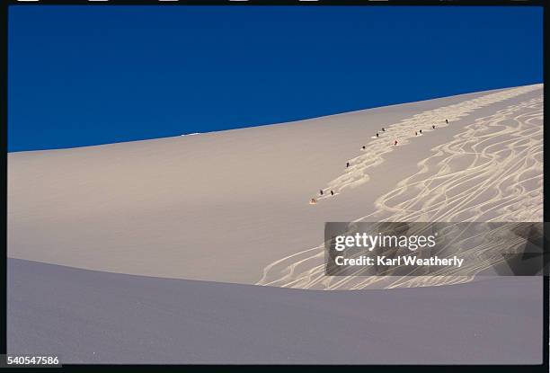 heli-skiing in the cariboo mountains - cariboo stock pictures, royalty-free photos & images