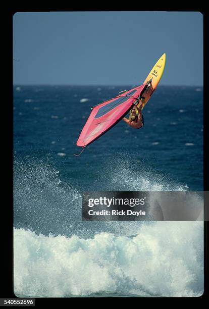 robbie naish performing a loop - windsurfer robby naish stock pictures, royalty-free photos & images