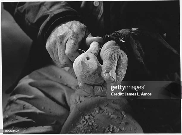 hands carving a duck head - chincoteague island stock pictures, royalty-free photos & images