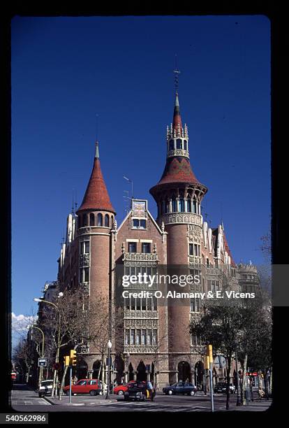 casa terrades in barcelona - alamany stockfoto's en -beelden