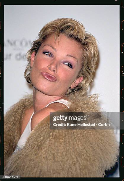 Nell McAndrew poses at the 2001 Lancome Colour Design Awards.