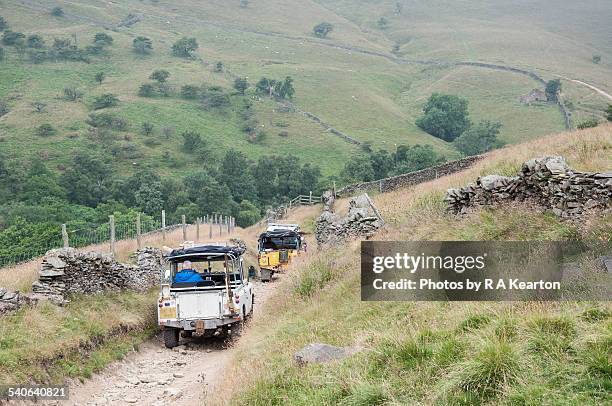 off road 4x4 in the high peak - off the beaten path englische redewendung stock-fotos und bilder