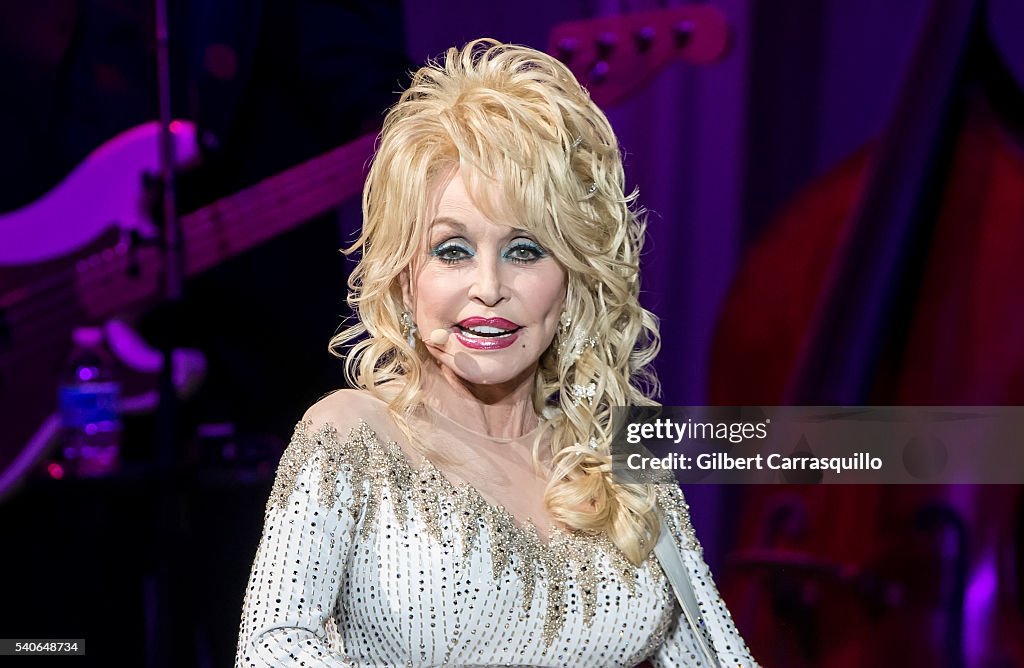 Dolly Parton In Concert - Philadelphia, Pennsylvania