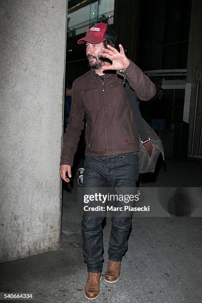 Actor Keanu Reeves arrives at Charles-de-Gaulle airport on June 16, 2016 in Paris, France.