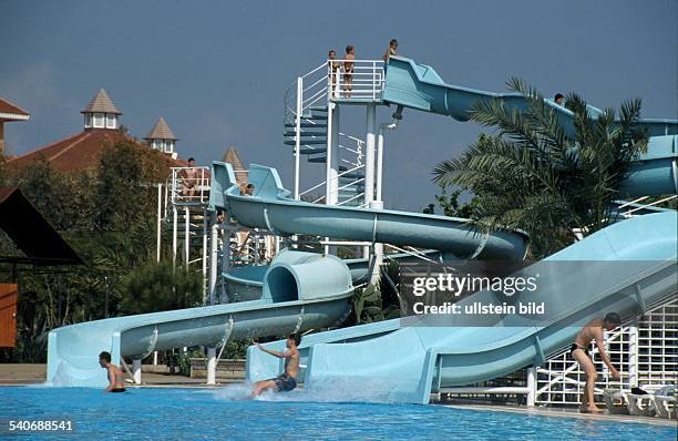 Belek : Magic Life Club ''Sirene Palace''. Zur Anlage gehört eine Wasserrutsche, die über zwei Rutschbahnen mit unterschiedlicher Neigung verfügt,...