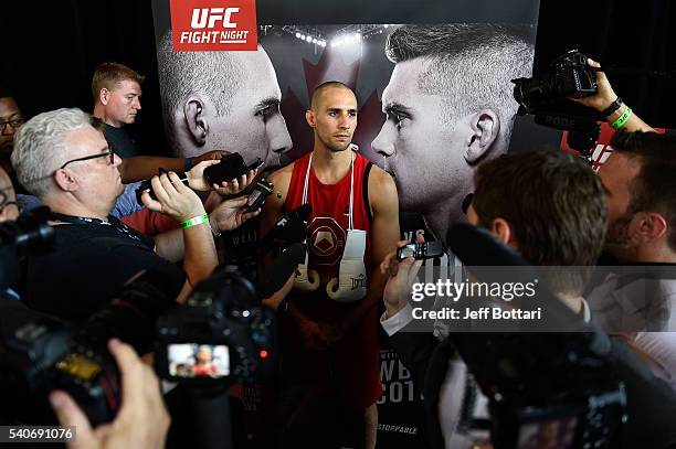Ufc Rookie Rory Macdonald 175 Rory Mcdonald Photos & High Res Pictures - Getty Images