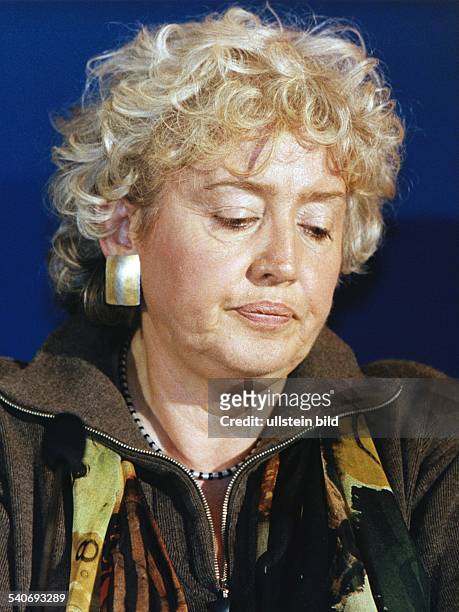 Politikerin Reanate Schamidt mit nachdenklichem Gesichtsausdruck, aufgenommen im September 1998. Aufgenommen September 1998.