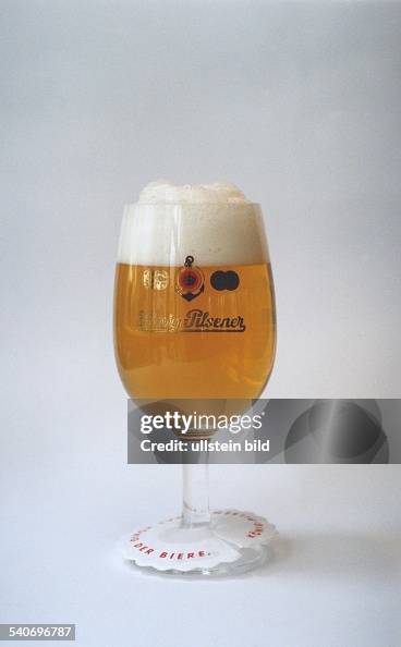 Ein gefülltes Bierglas der Marke König Pilsener. . News Photo