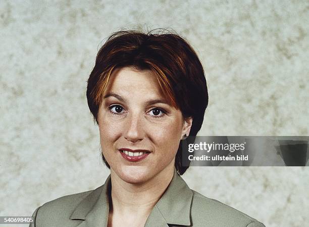 Die Fernsehmoderatorin Katrin Prüfig präsentiert das ARD-Wirtschaftsmagazin 'plusminus'. Aufgenommen November 1999.