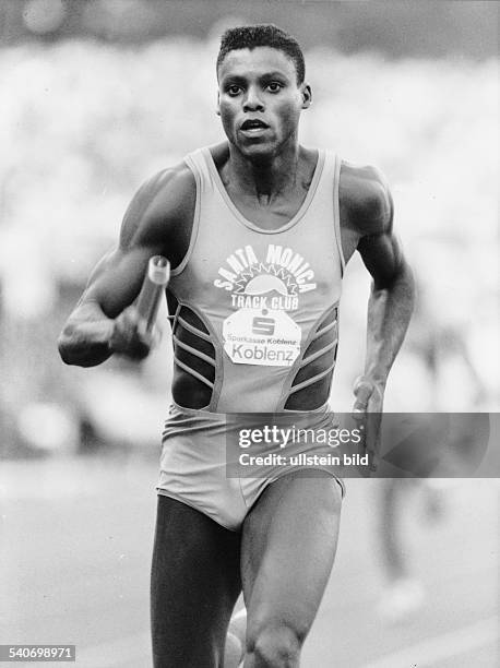 Der amerikanische Sprinter Carl Lewis beim Staffellauf. .