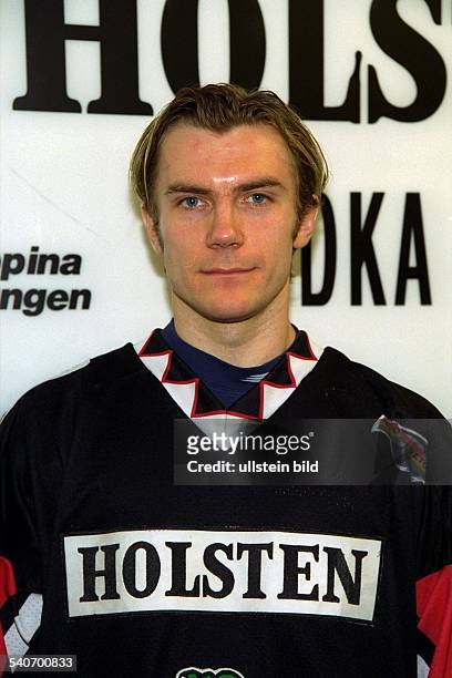 Der Eishockeyspieler Sergej Zwyagin, Russland, ist Torhüter bei den Eishockey Crocodiles Hamburg. .