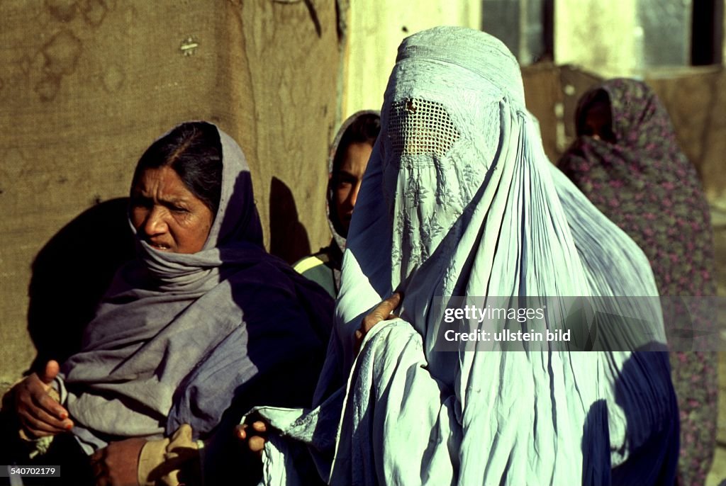 Verschleierte Frauen in Kabul