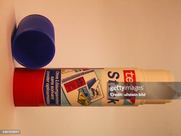 Klebestift, Pritt-Stift, Tesa-Stick. .