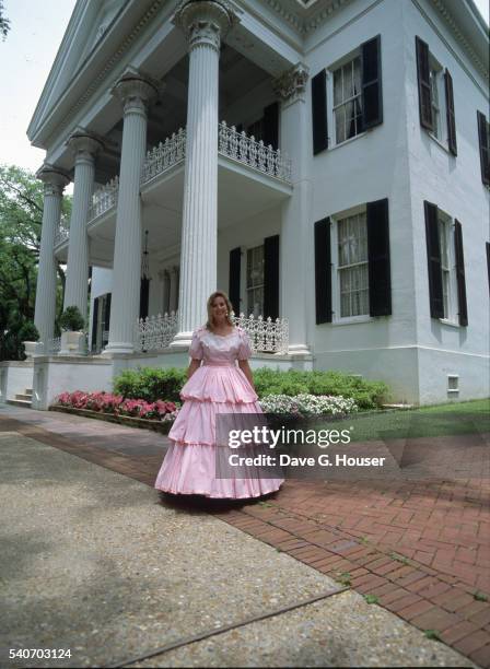 mississippi southern belle outside stanton hall - mississippi belle stock pictures, royalty-free photos & images