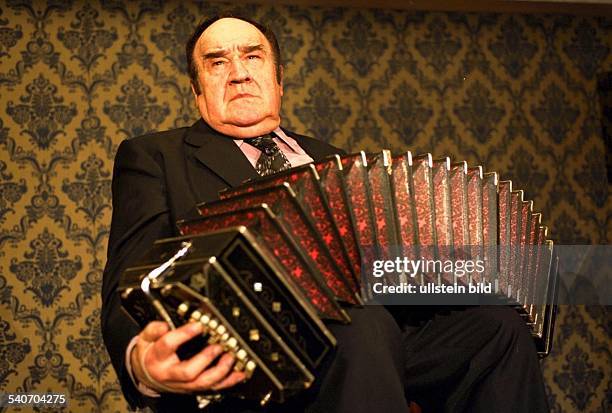 Der Bandoneon-Virtuose José Libertella in der Broadway-Show 'Tango Pasión'. Musical; Bandoneonist; Bandoneonspieler. .