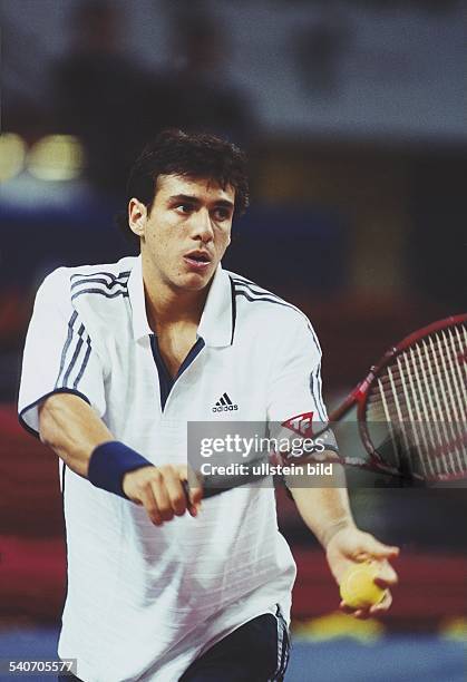Der argentinische Tennisspieler Mariano Zabaleta beim ATP-Turnier 1999 in Stuttgart. Aufgenommen Oktober 1999.