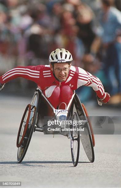 Der schweizerische Behindertensportler aus Solothurn, Heinz Frei, beim Rollstuhl-Marathon. .