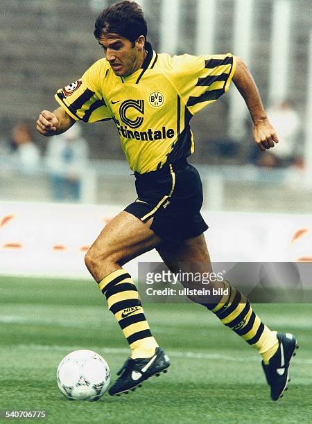 Karlheinz Riedle, Fußballspieler von Borussia Dortmund, in Aktion. Undatiertes Foto.