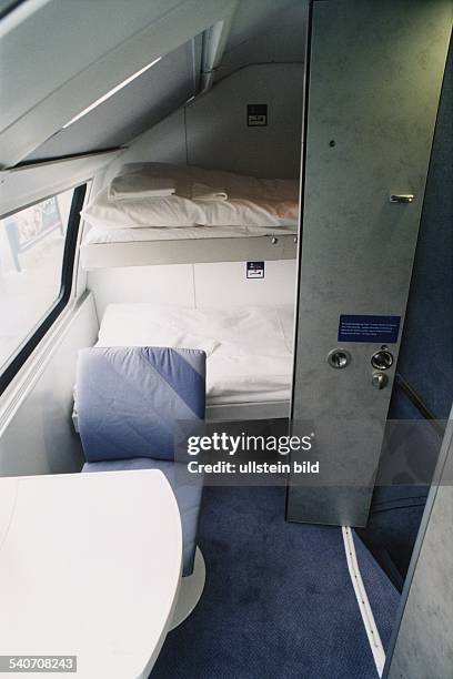 Ein Schlafwagenabteil der allnächtlich seit Mitte 1995 verkehrenden Intercity-Night-Züge. In der Deluxe-Doppelkabine sind Betten übereinander...