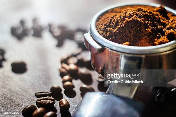 ground coffee and beans. - geröstete kaffeebohne stock-fotos und bilder