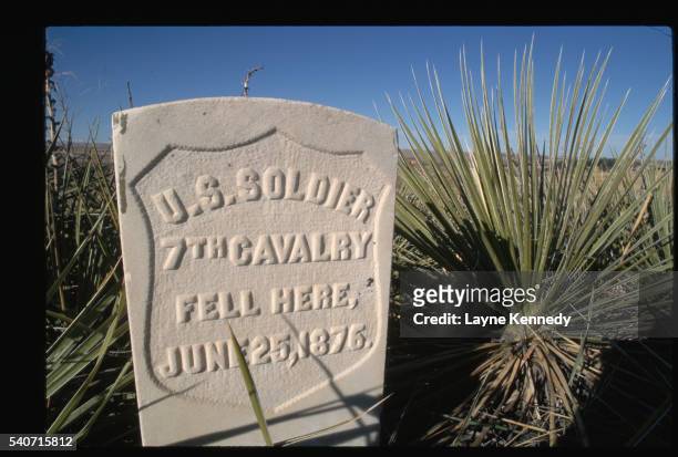 grave marker at national monument - battle of little big horn stock pictures, royalty-free photos & images