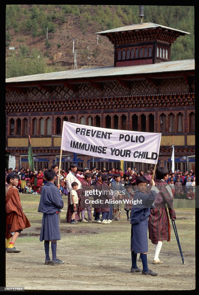 Immunisation Sign Example Polio Immunization Sign High-Res Stock Photo - Getty Images