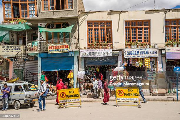 main bazar in the old city - kashmir stock pictures, royalty-free photos & images