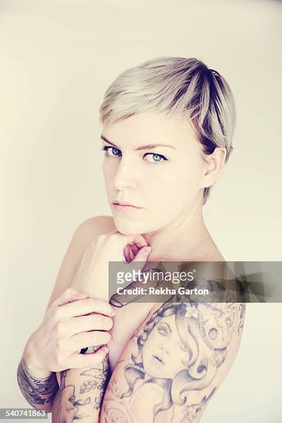 young tattooed woman - rekha garton stock pictures, royalty-free photos & images