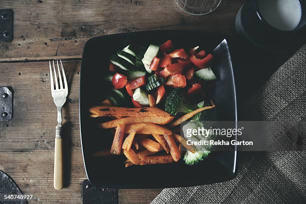 sweet potato fries with salad - rekha garton stock pictures, royalty-free photos & images