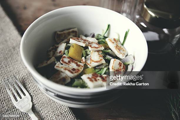 halloumi salad - rekha garton stock-fotos und bilder