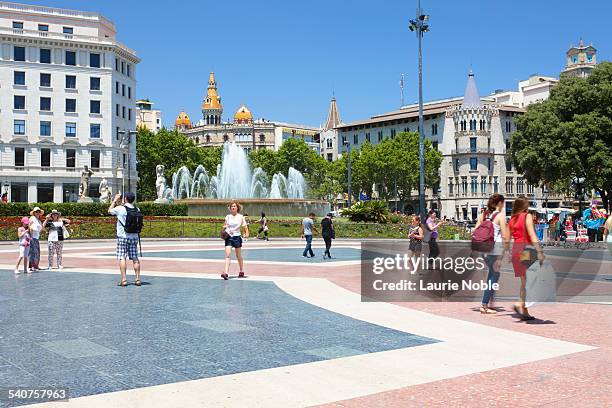 placa de catalunya, barcelona, spain - catalonia square stock-fotos und bilder