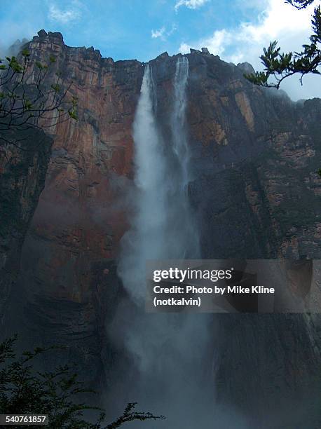 angel falls from mirador - angel falls stock pictures, royalty-free photos & images