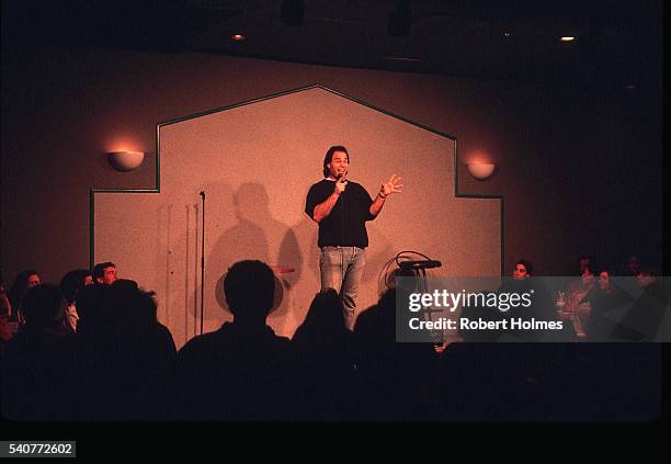 comedian at cobb's comedy club - funny people fotografías e imágenes de stock