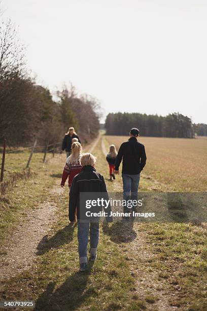 family on walk - fyrbarnsfamilj bildbanksfoton och bilder