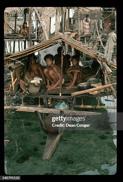 Baujau Children on Houseboat