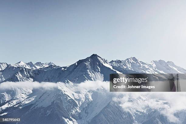 snowcapped mountains - bergkette stock-fotos und bilder