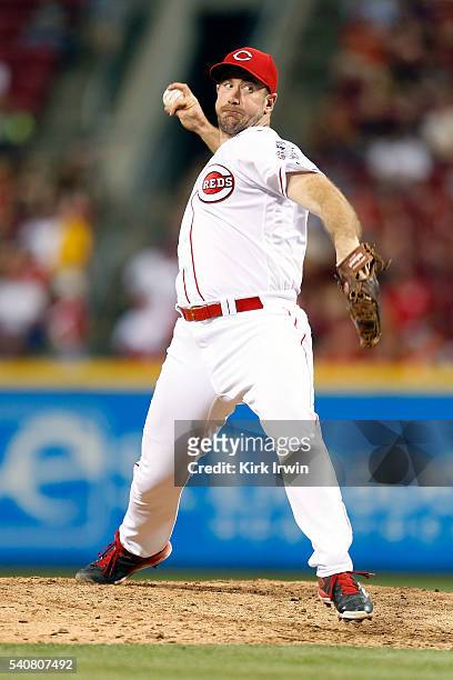 Ross Ohlendorf of the Cincinnati Reds throws a pitch during the game against the St. Louis Cardinals at Great American Ball Park on June 9, 2016 in...