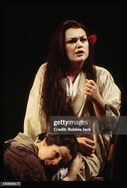 performers in madame butterfly - opera london stock pictures, royalty-free photos & images