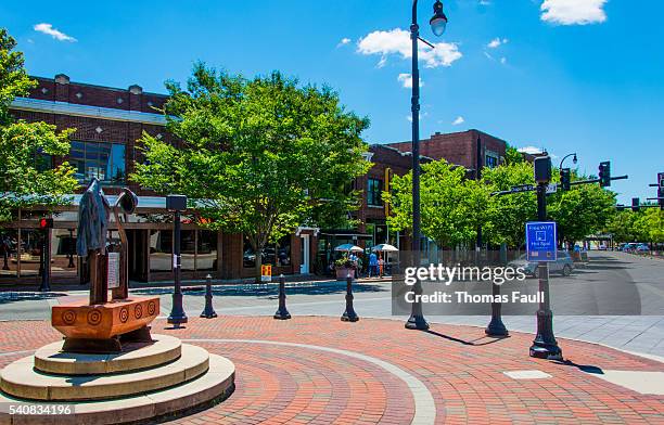 roundabout in durham, north carolina - edward-lambton-7th-earl-of-durham stockfoto's en -beelden