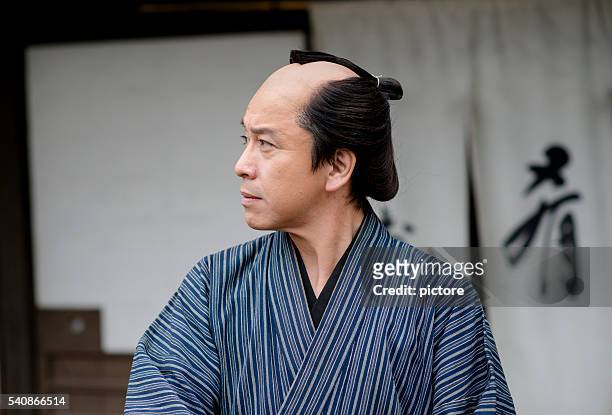 período edo do japão homem maduro em yukata - edo period - fotografias e filmes do acervo