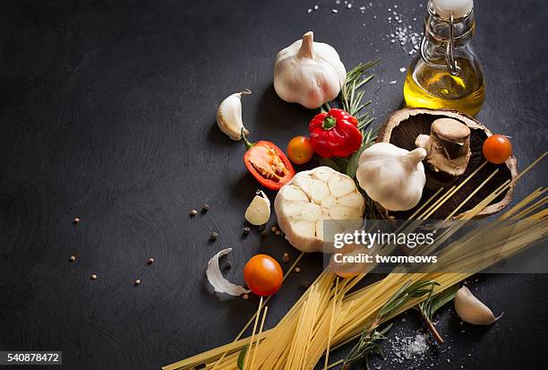 italian food, spaghetti recipe ingredient on black texture background. - pasta tomato basil stockfoto's en -beelden