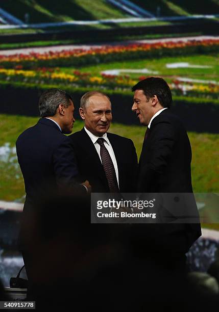 Vladimir Putin, Russia's president, center, thanks Matteo Renzi, Italy's prime minister, right, and Fareed Zakaria, television anchor at CNN, after...