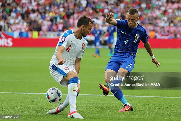 Ivan Perisic of Croatia scores a goal to make the score 0-1 during the UEFA EURO 2016 Group D match between Czech Republic and Croatia at Stade...