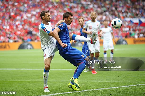 Tomas Sivok of Czech Republic puts pressue on Mario Mandzukic of Croatia during the UEFA EURO 2016 Group D match between Czech Republic and Croatia...