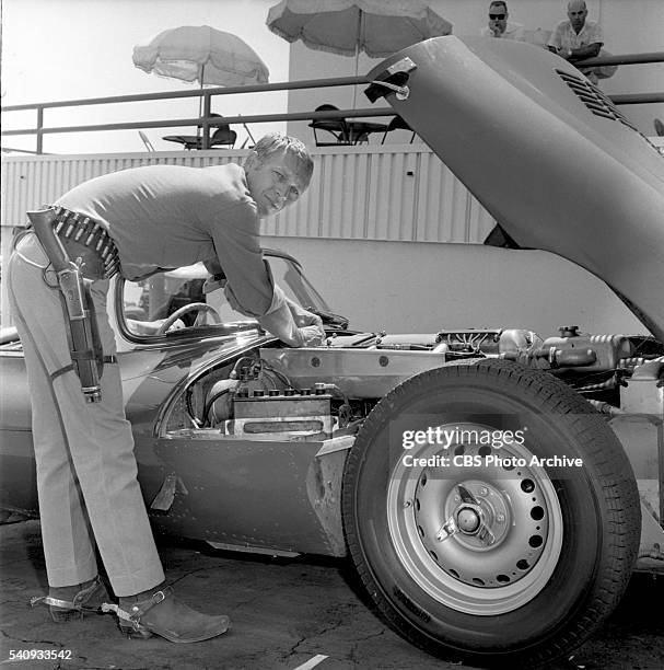 Steve Mcqueen With Gun Photos and Premium High Res Pictures - Getty Images