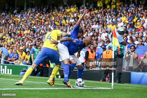 Victor Nilsson Lindelof of Sweden fight for the ball with Stefano Sturaro and Simone Zaza of Italy during the UEFA EURO 2016 Group E match between...