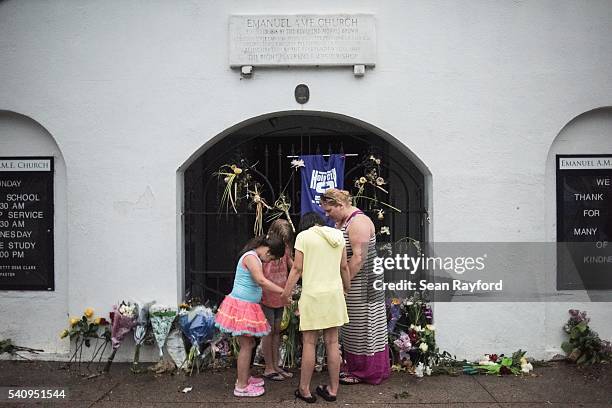 Cathleen Thomas leads a prayer with Kinlee Thomas , Hannah Blystone, and Caylee Thomas outside of Emanuel African Methodist Episcopal Church, June...