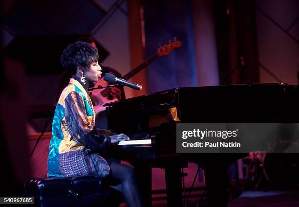 American musician Oleta Adams performs on the 'Oprah Winfrey Show', Chicago, Illinois, February 26, 1991.