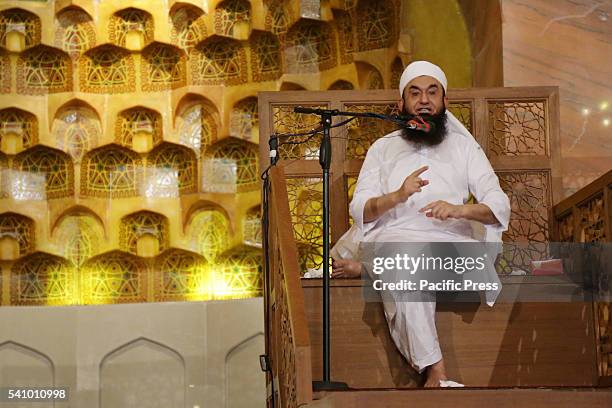 Pakistani religious leader Molana Tariq Jameel addressing the faithful during Second Namaz-e-Juma of Holy Fasting Month of Ramzan-ul-Mubarak at 7th...